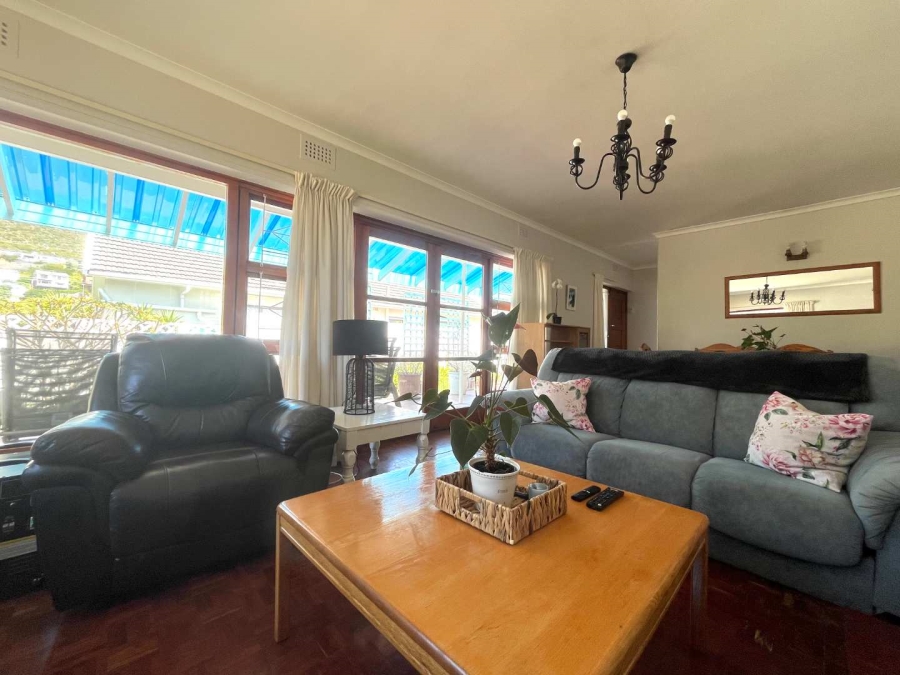 4 Bedroom Property for Sale in Lakeside Western Cape